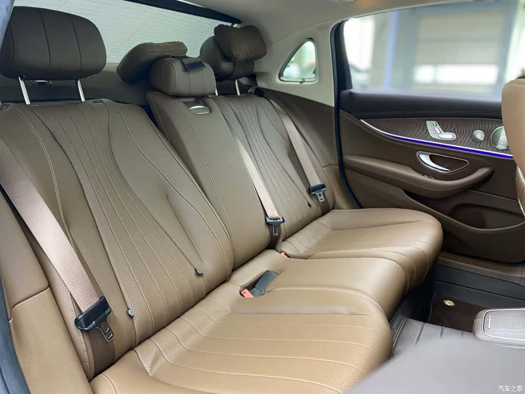 Mercedes-Benz E-Class, 2023 11