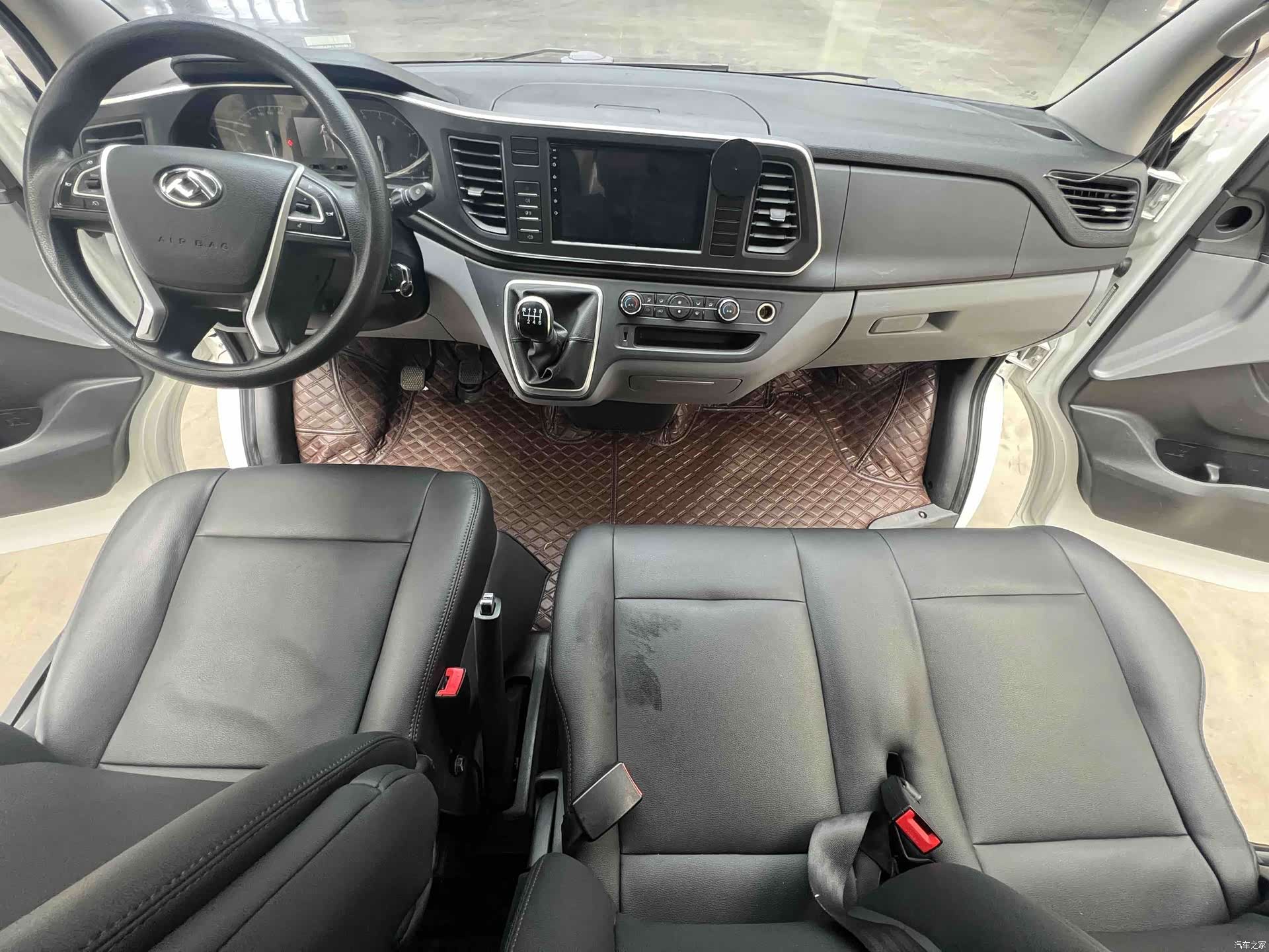 Maxus V80, 2025 6