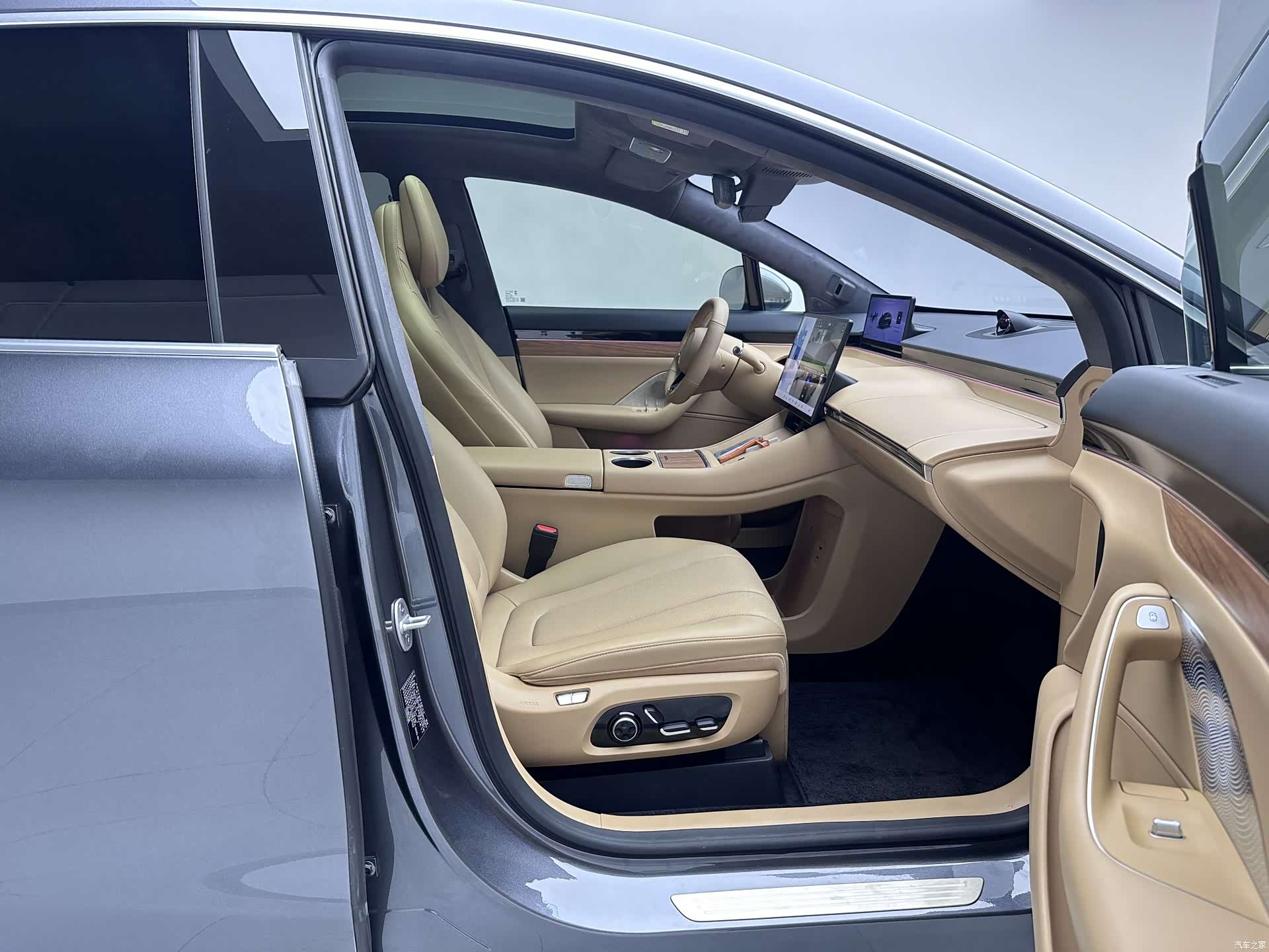Luxeed R7, 2025 11