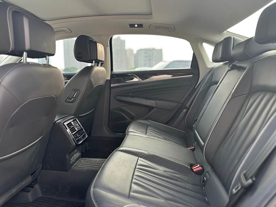 Volkswagen Passat 2023, фото 9