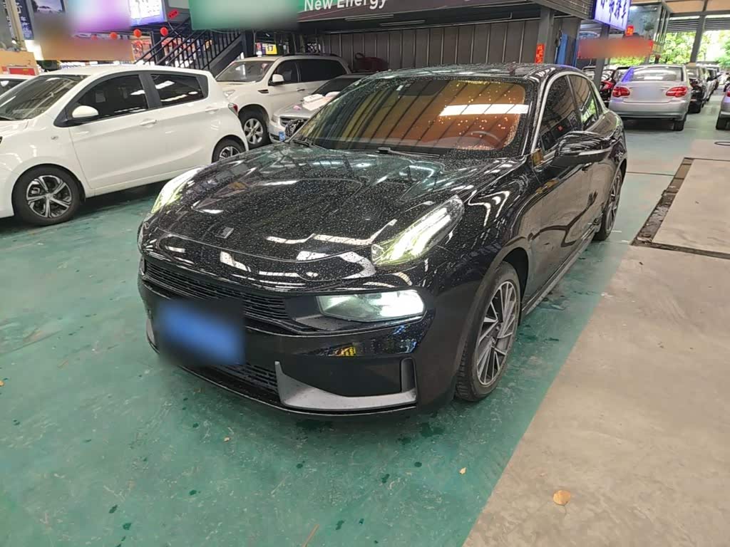 Lynk & Co 03