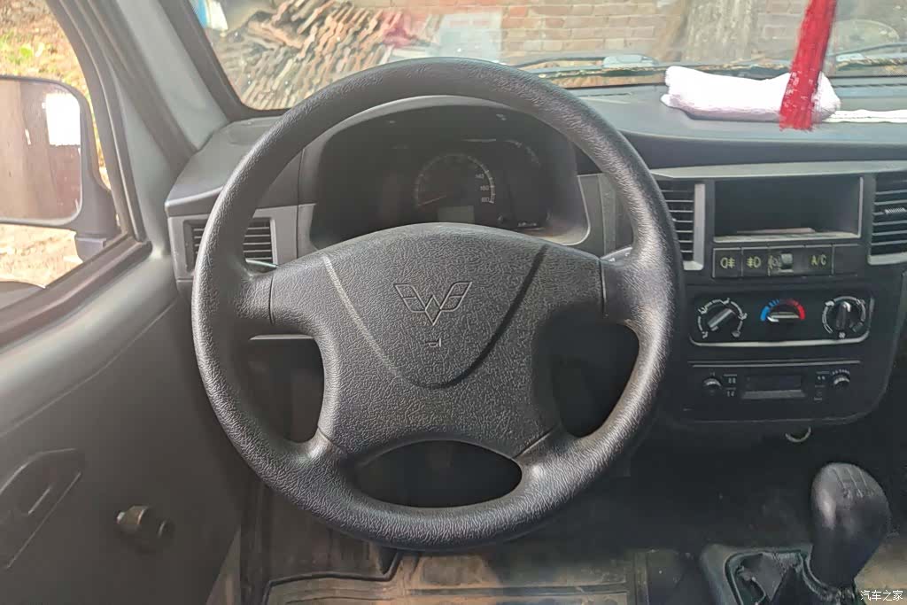 Wuling LSI, 2017 15