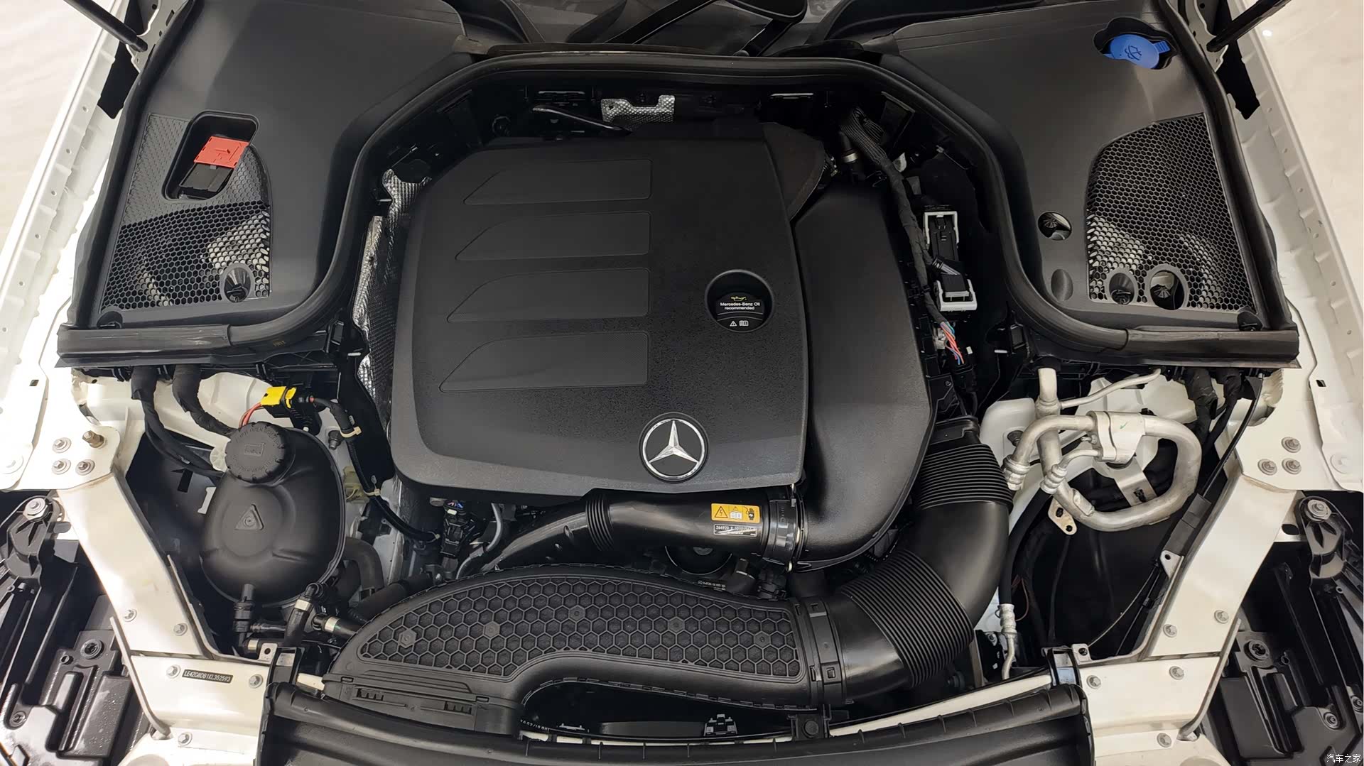 Mercedes-Benz E-Class, 2019 23