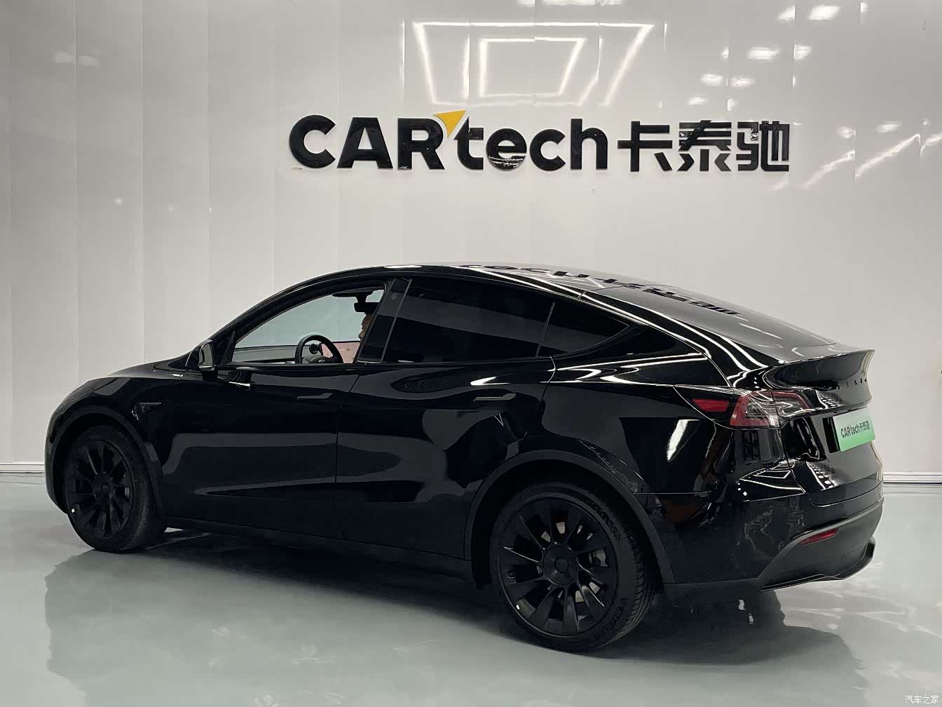 Tesla Model Y, 2023 16