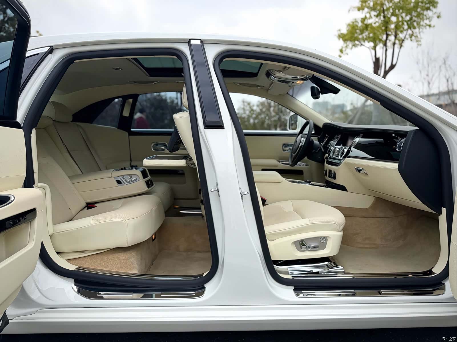 Rolls-Royce Ghost, 2011 21