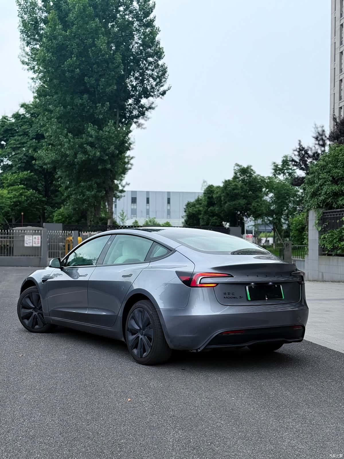 Tesla Model 3, 2025 11