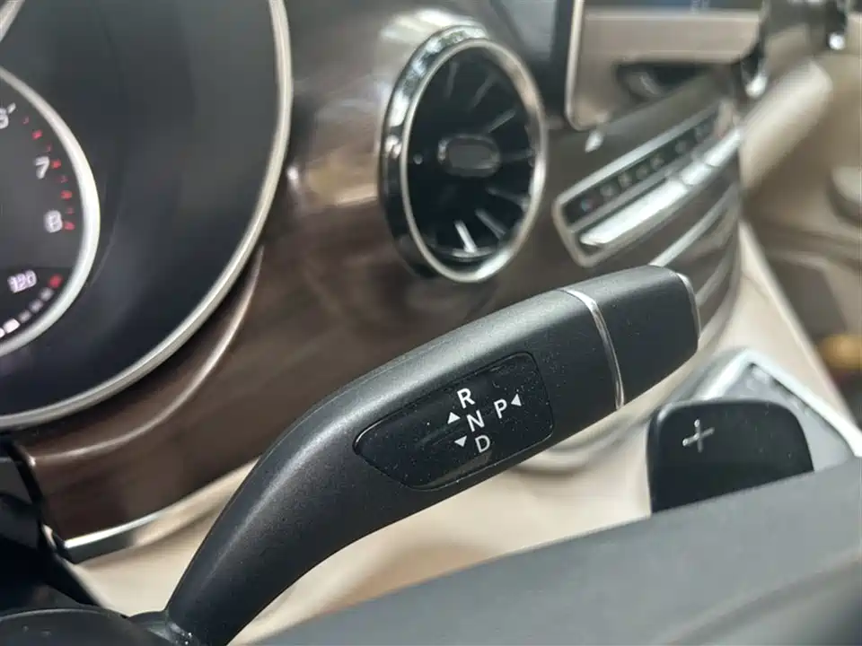 Mercedes-Benz V-class