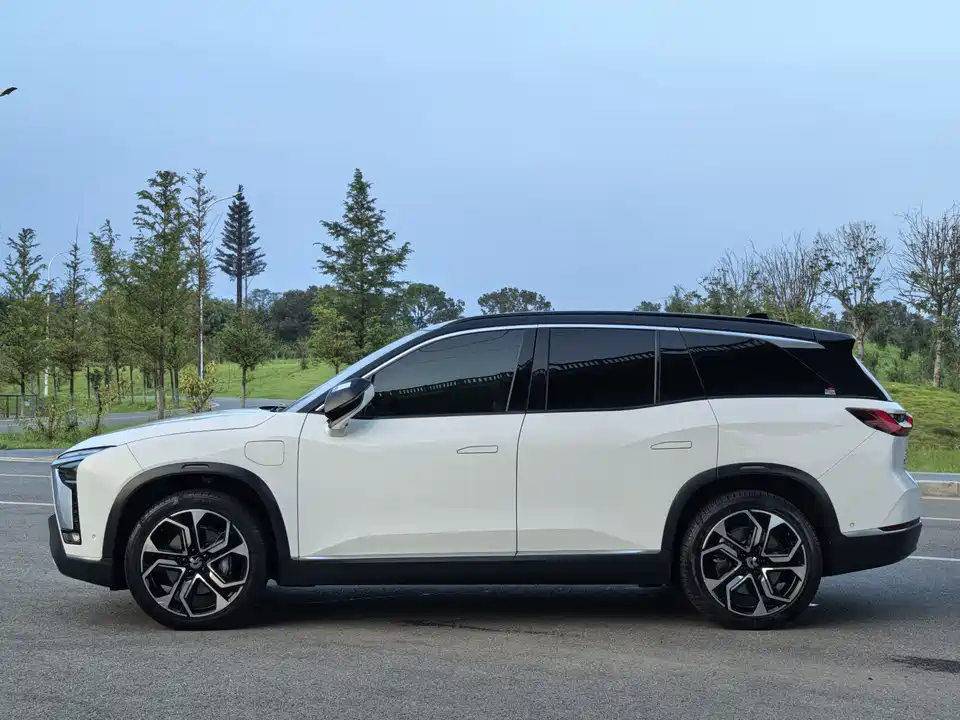 NIO ES8