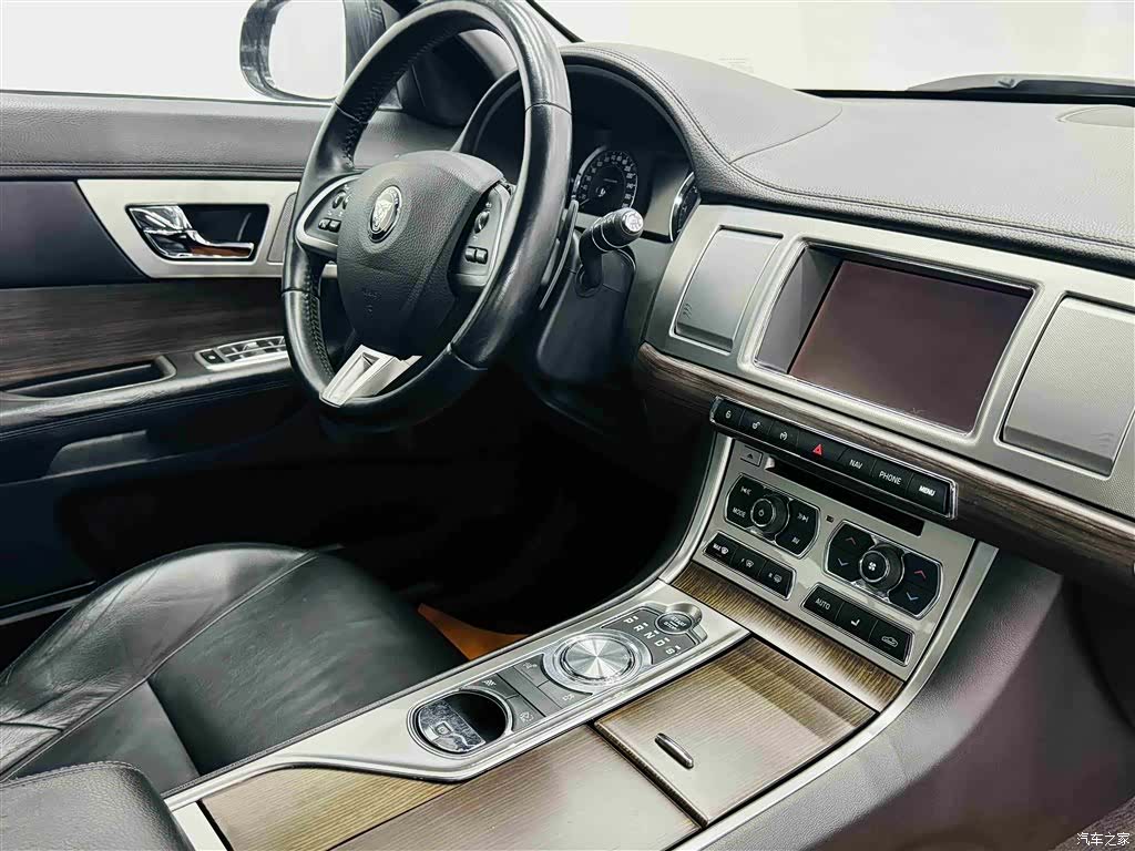 Jaguar XF, 2014 28