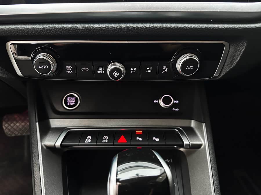 Audi Q3 2023, фото 11