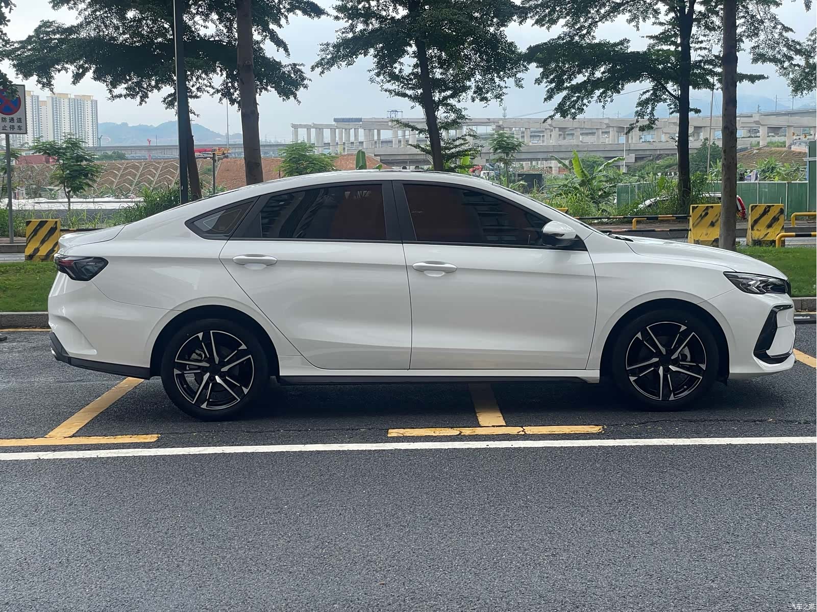 Geely Binray, 2025 21