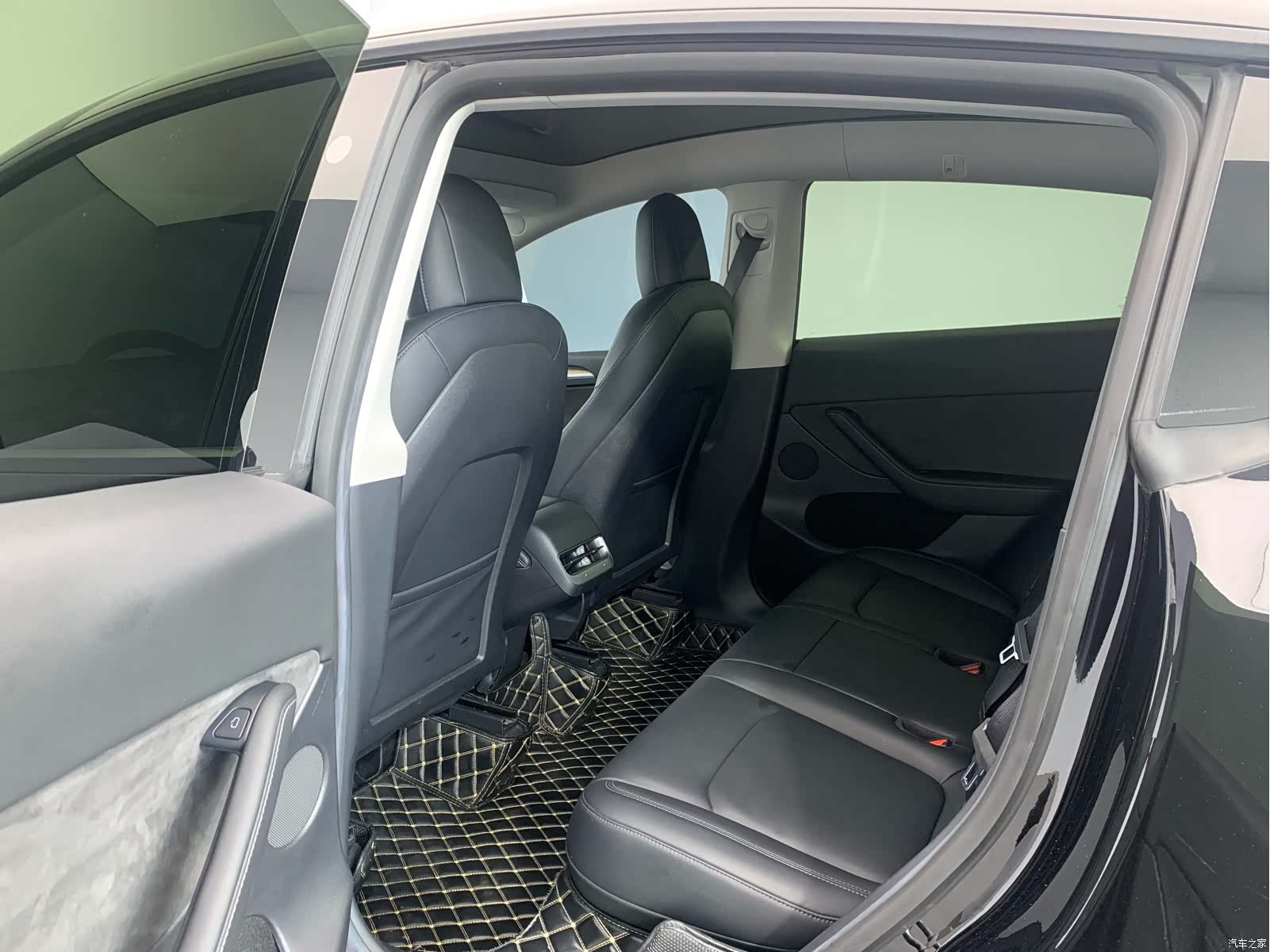 Tesla Model Y, 2022 10