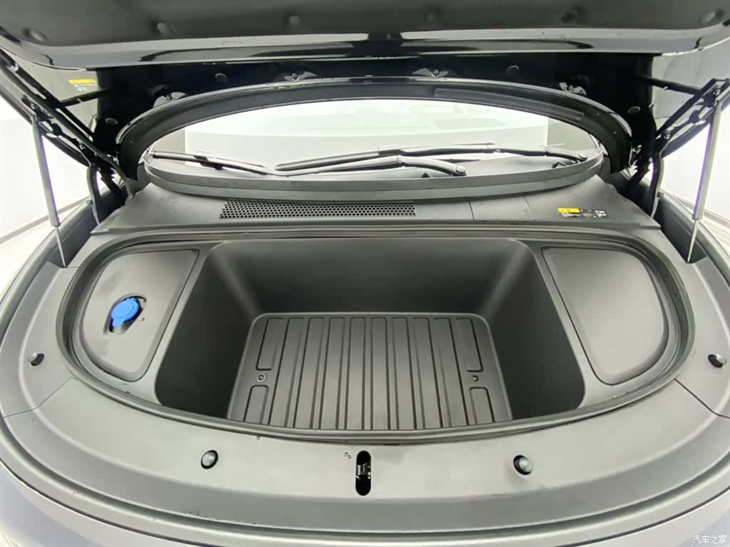 Li Auto i6, 2026 12