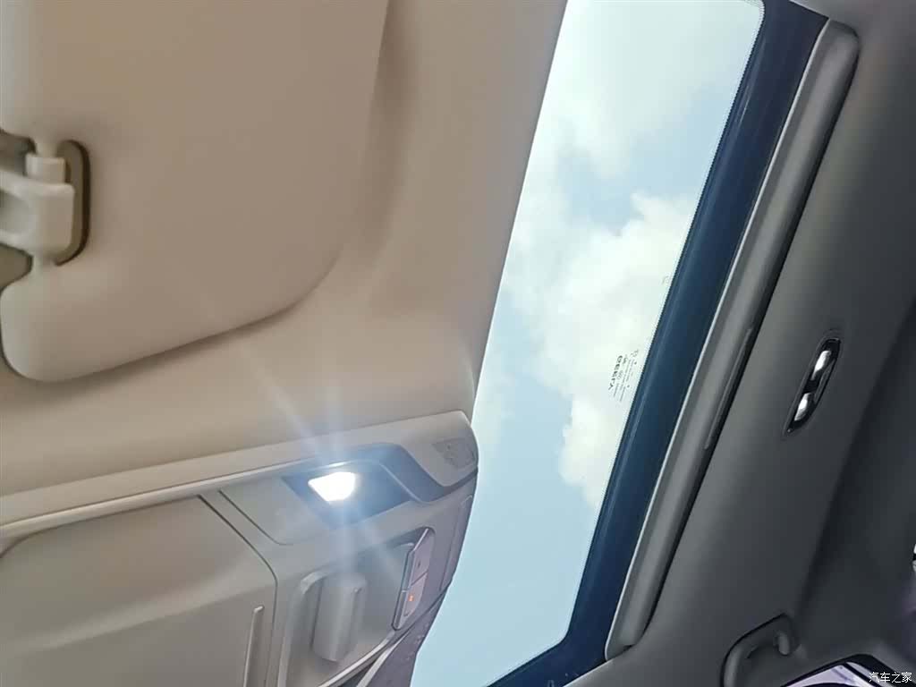 Geely Binray, 2022 18