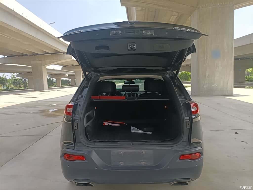 Jeep Cherokee, 2017 19
