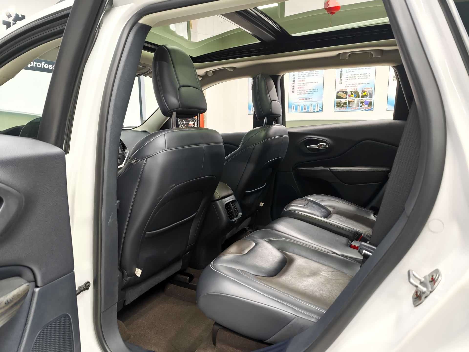 Jeep Cherokee, 2017 12