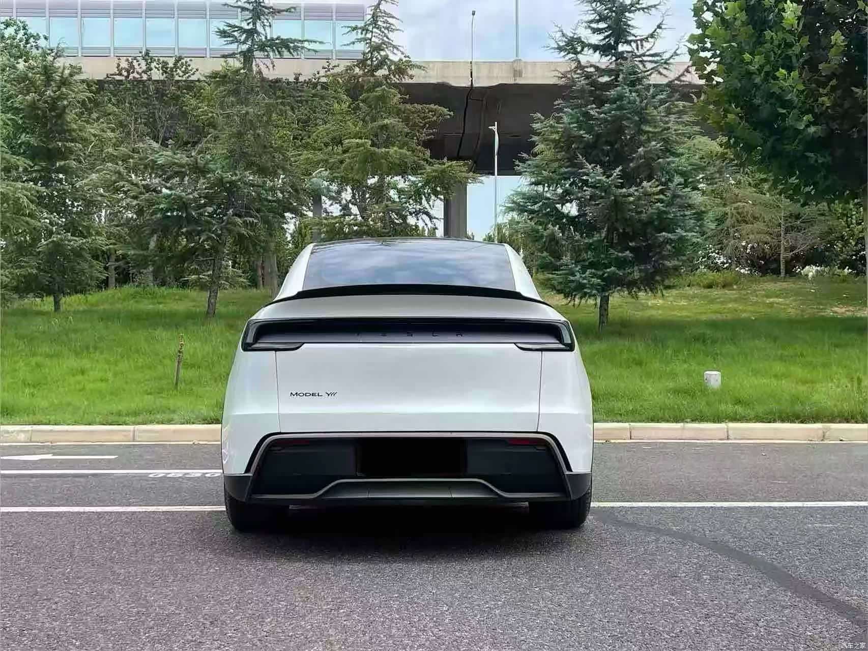 Tesla Model Y, 2025 8