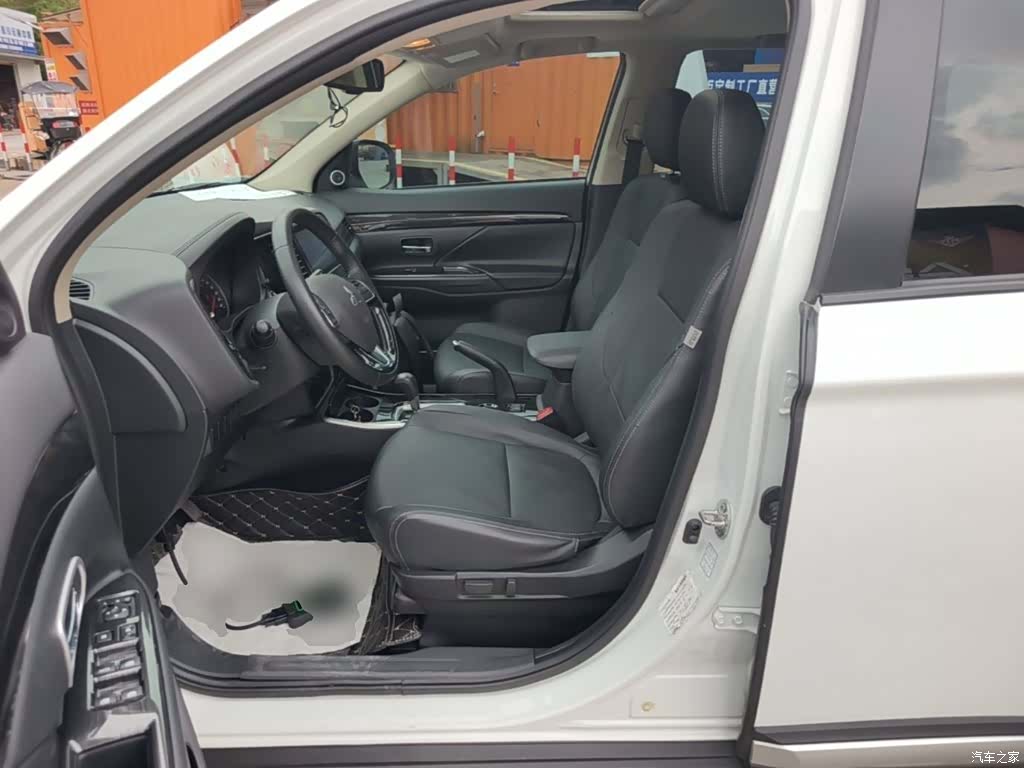 Mitsubishi Outlander, 2018 15