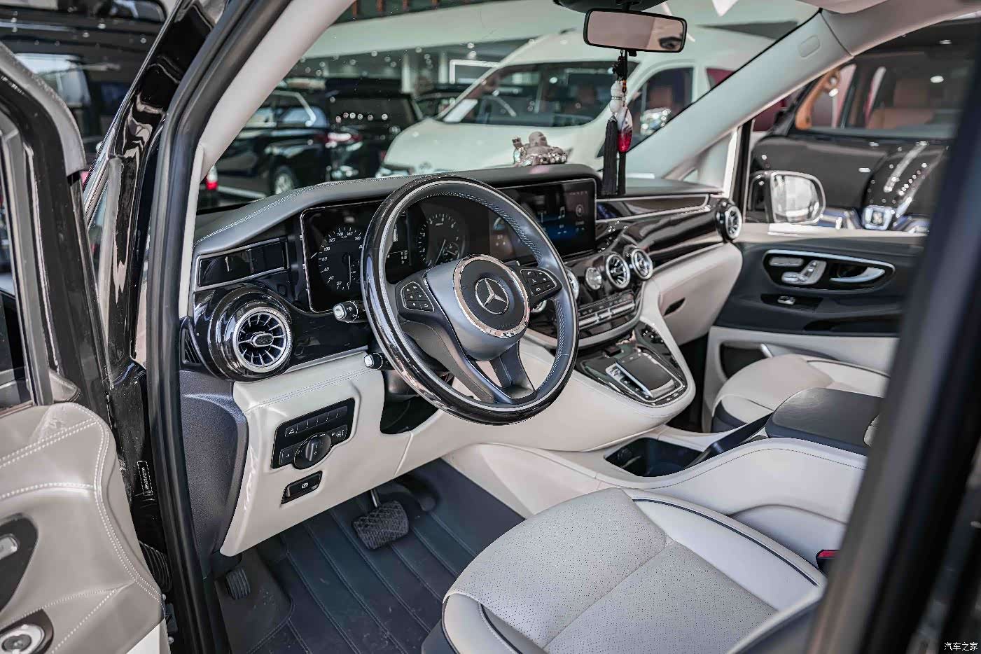 Mercedes-Benz 7, 2024 4