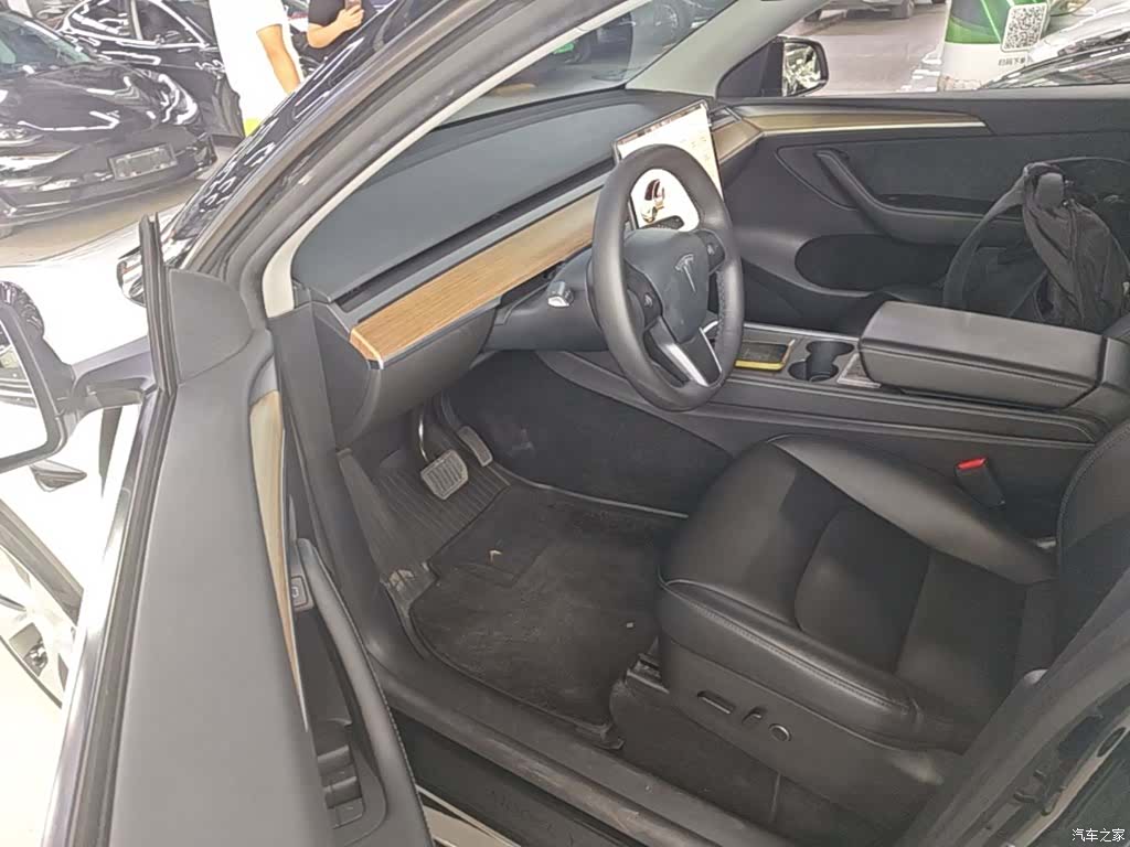 Tesla Model Y, 2022 16