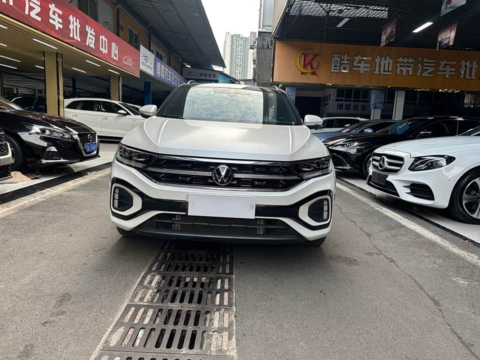 Volkswagen T-ROC exploring Songs