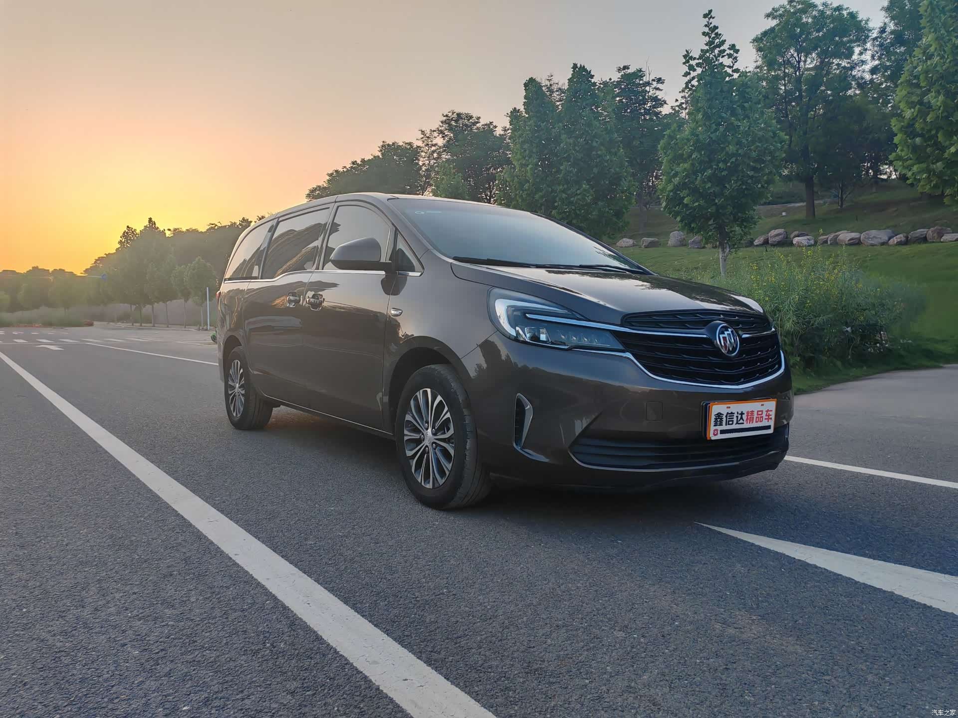 Buick GL8, 2022 3