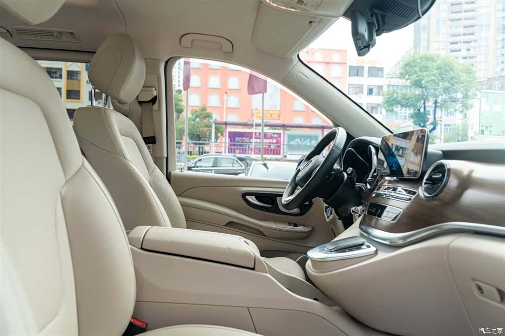 Mercedes-Benz V-Class, 2023 10