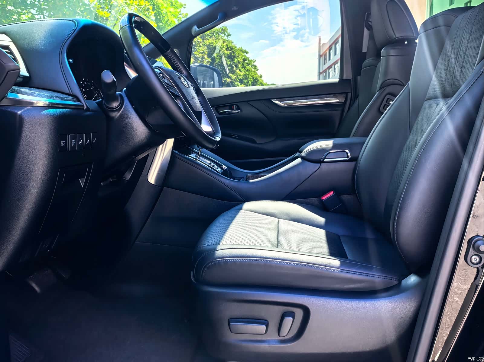 Toyota Alphard, 2021 11