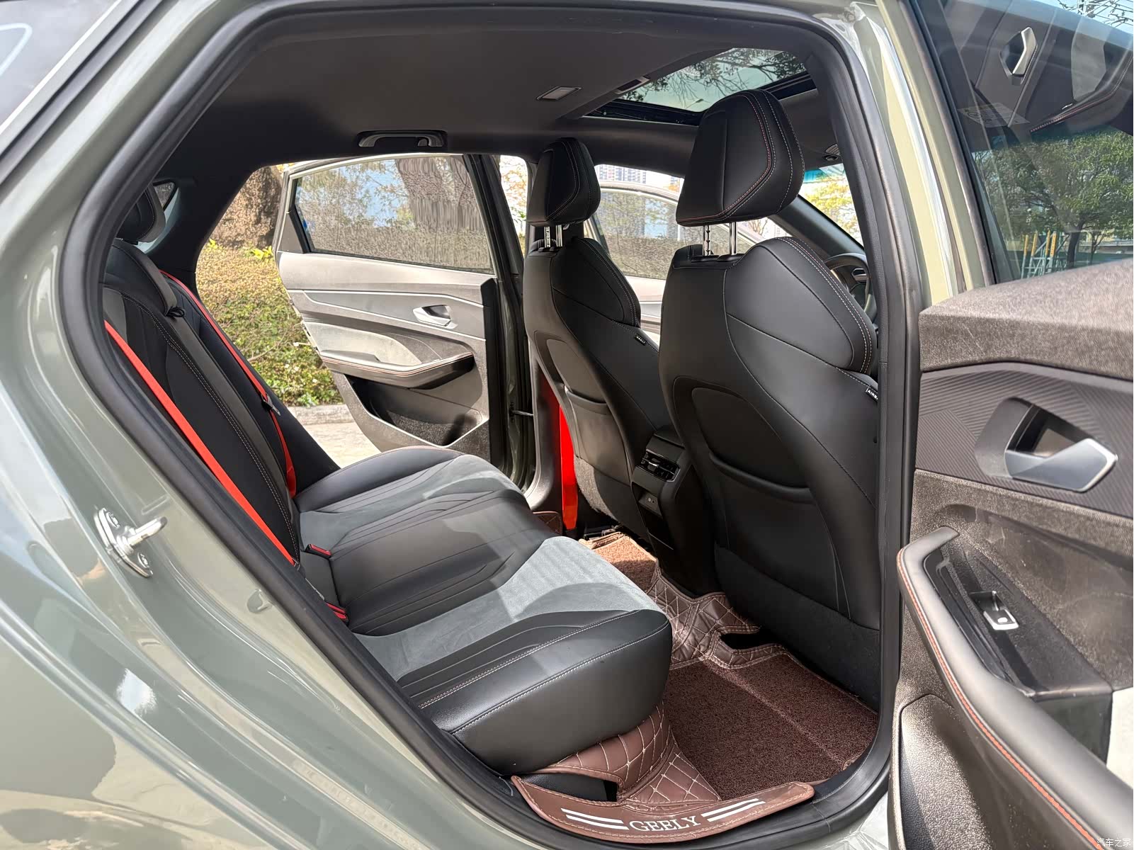 Geely Binray, 2022 13
