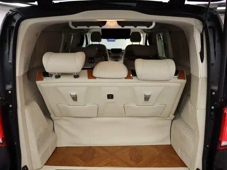 Mercedes-Benz V-class