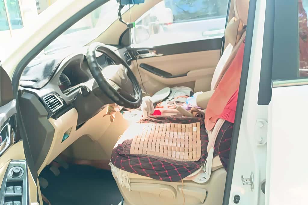Wuling 730, 2015 9