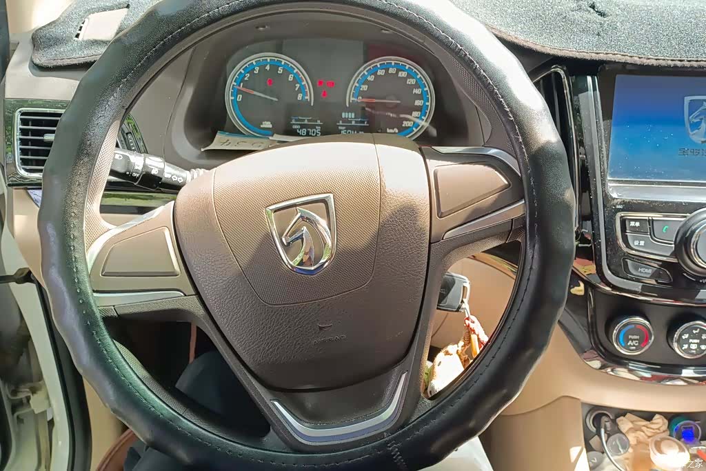 Wuling 730, 2015 15