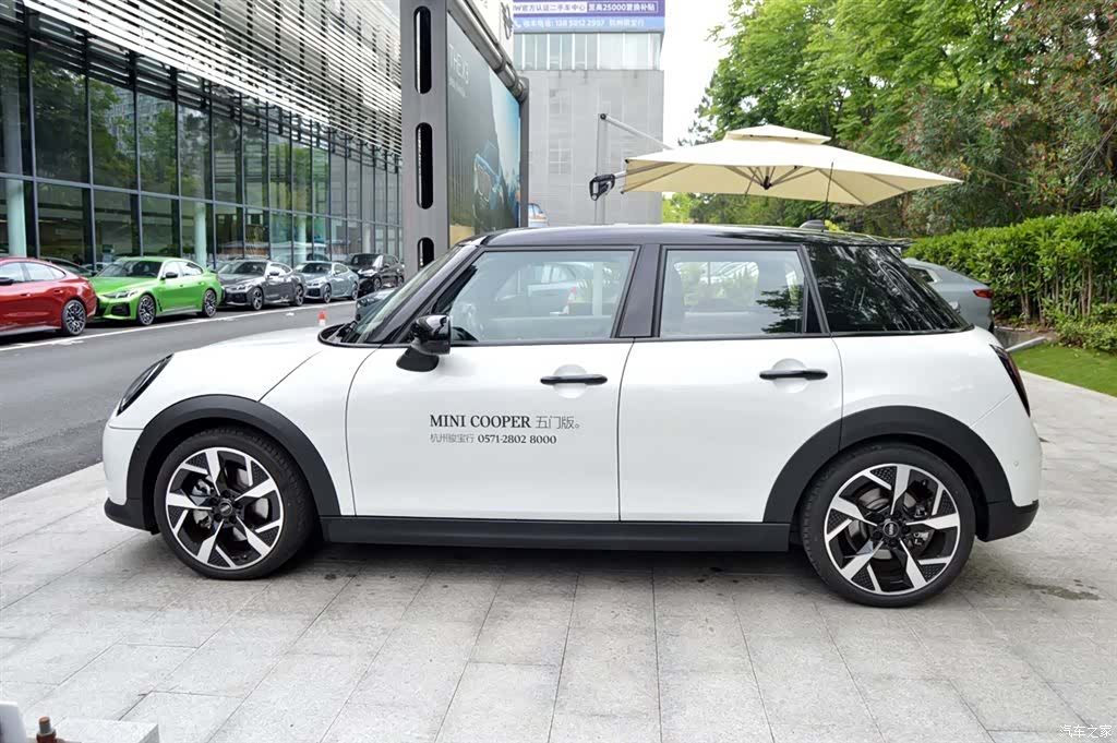 Mini Cooper, 2024 3