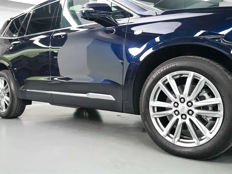 Cadillac XT6