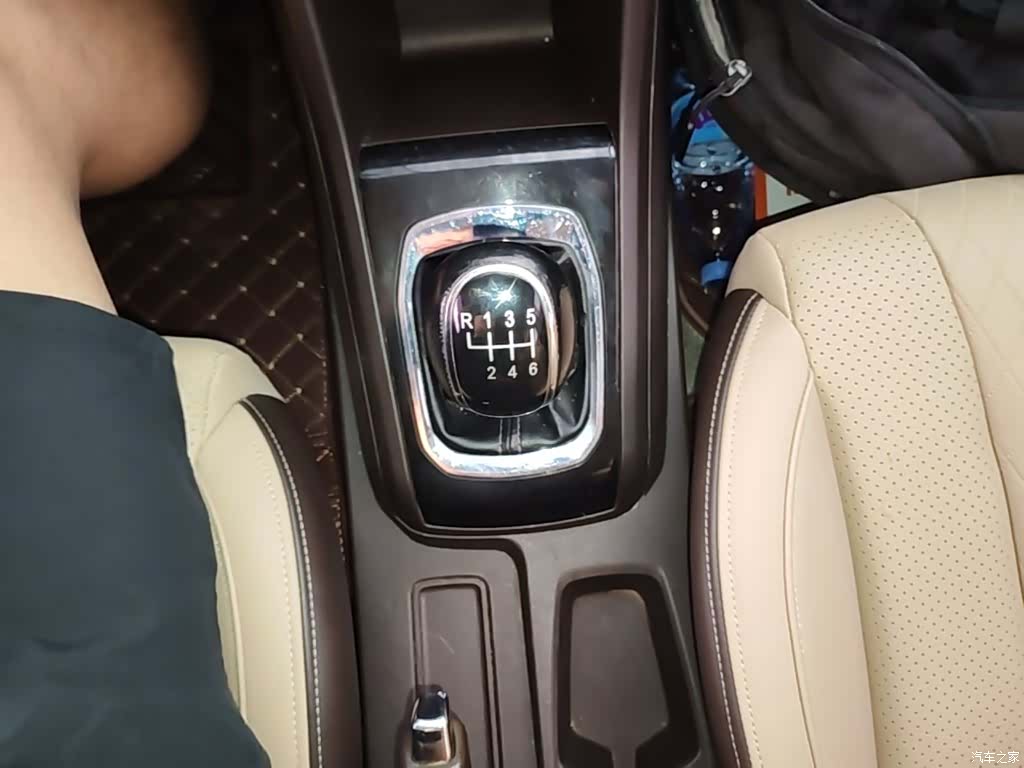Wuling 310W, 2017 14