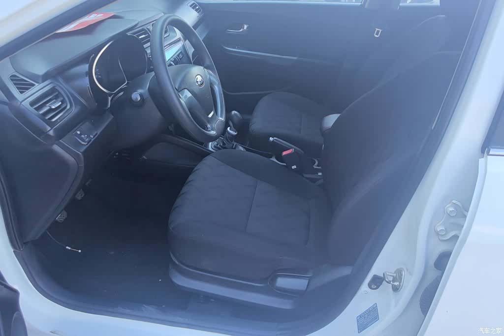 Kia K2, 2015 9