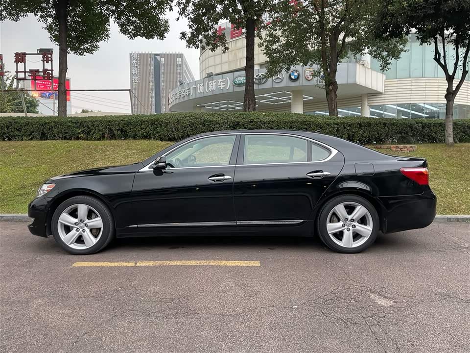 Lexus LS