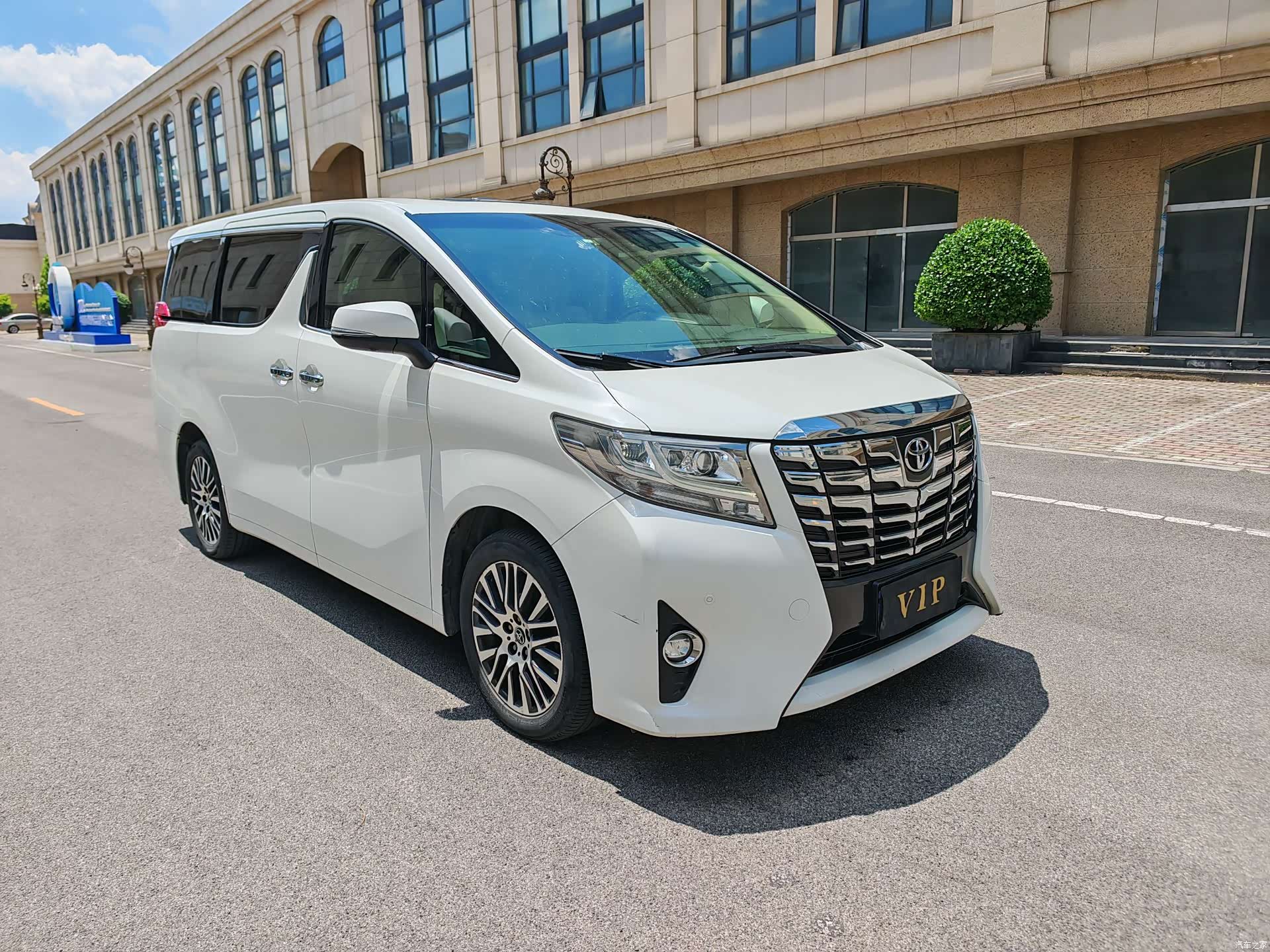 Toyota Alphard, 2016 3