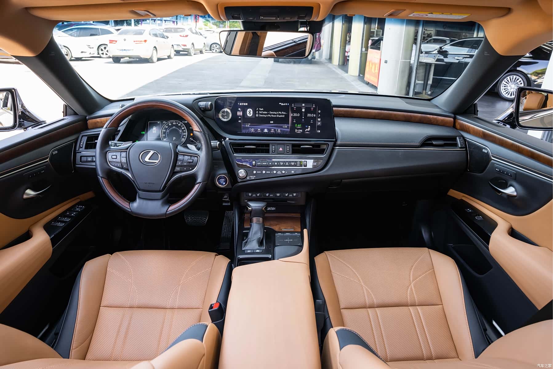 Lexus ES, 2022 13