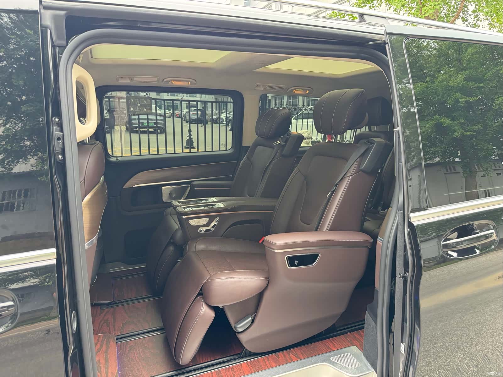 Mercedes-Benz V-Class, 2023 30