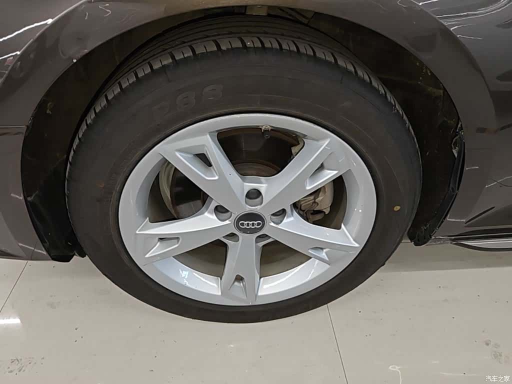 Audi A4L, 2016 23