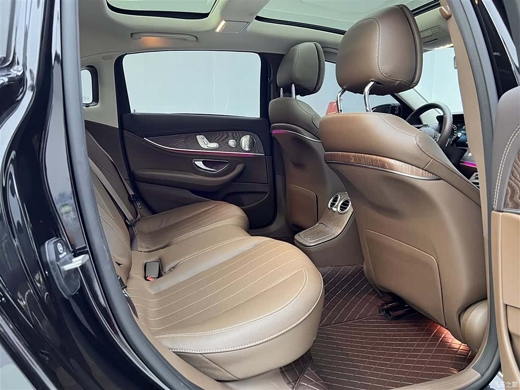 Mercedes-Benz E-Class, 2023 25