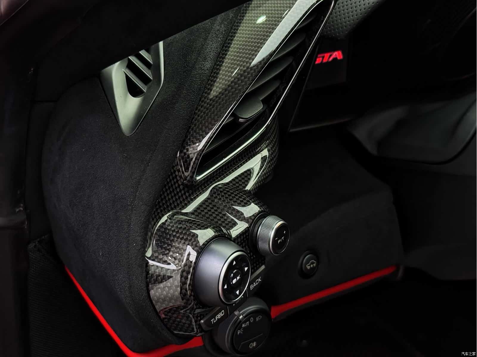 Ferrari 488, 2019 14