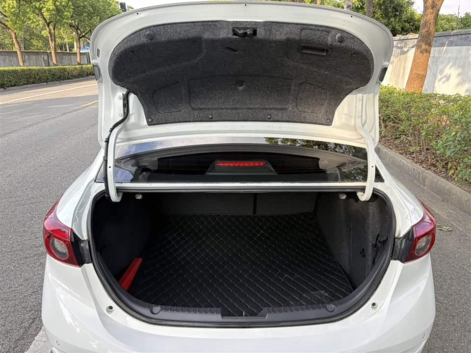 Mazda 3 Angkesaila