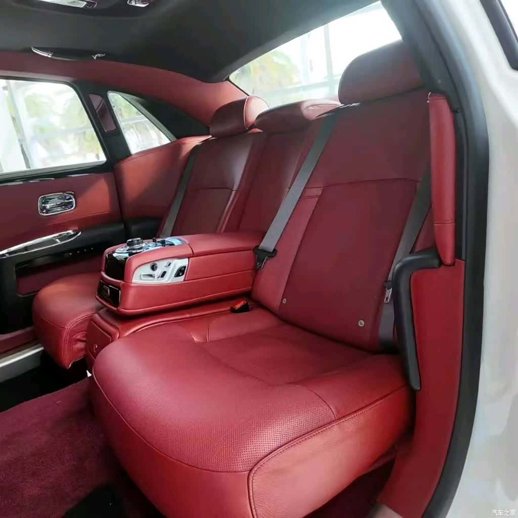 Rolls-Royce Ghost, 2023 все фото
