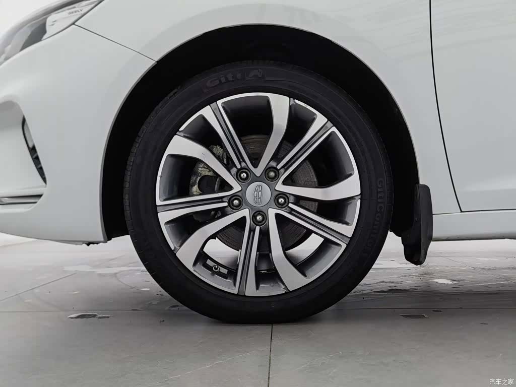 Geely Emgrand, 2018 17