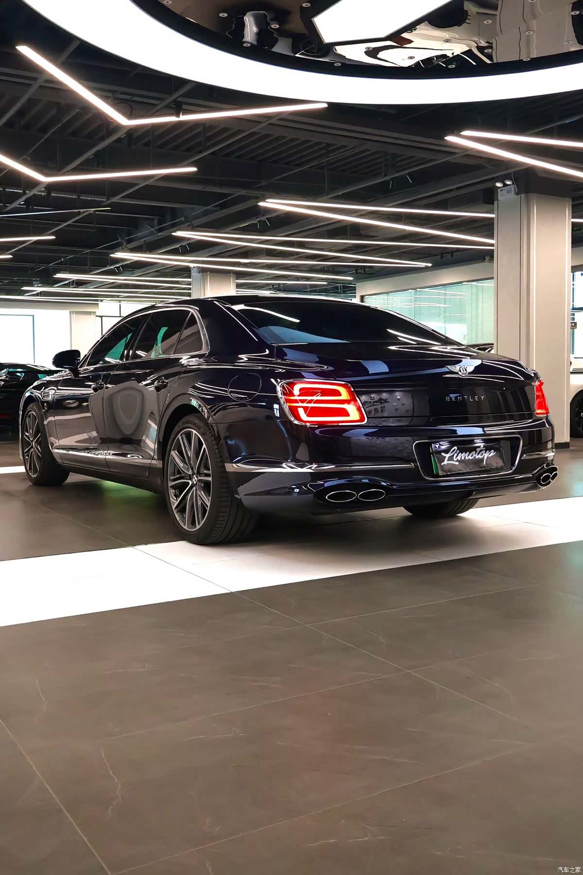 Bentley Flying Spur, 2022 4