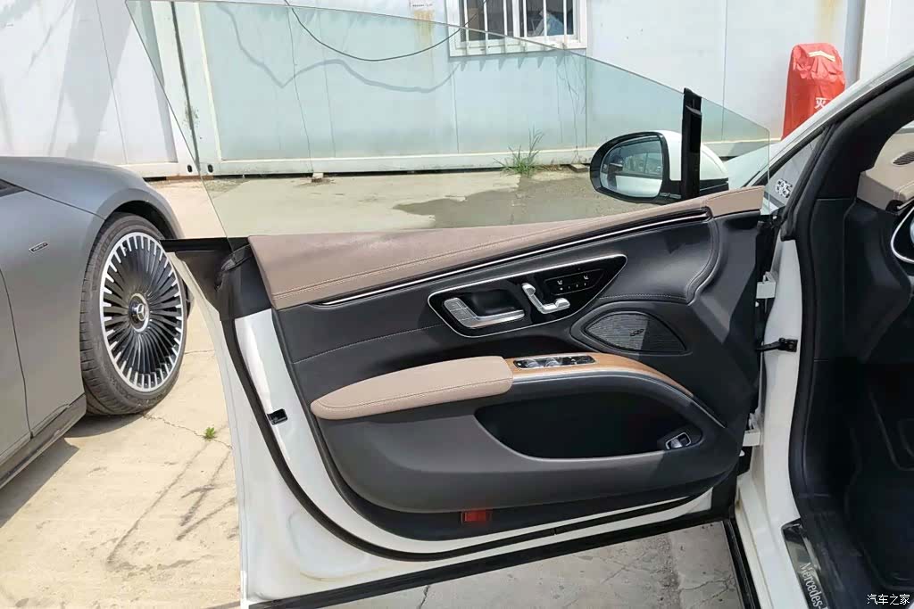 Mercedes-Benz EQS, 2024 2