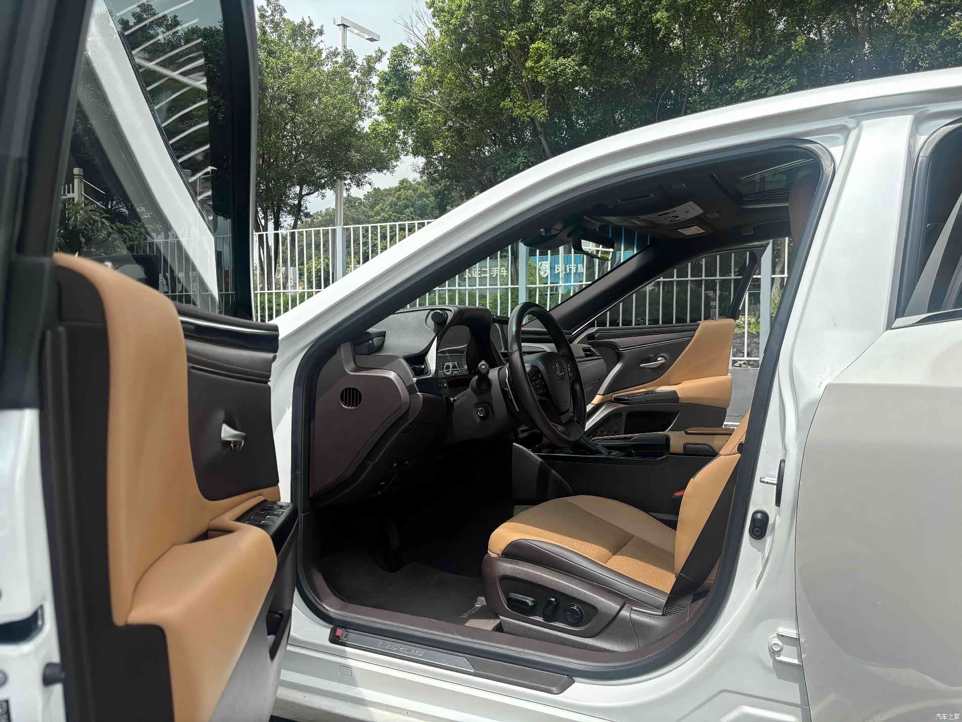 Lexus ES, 2021 10