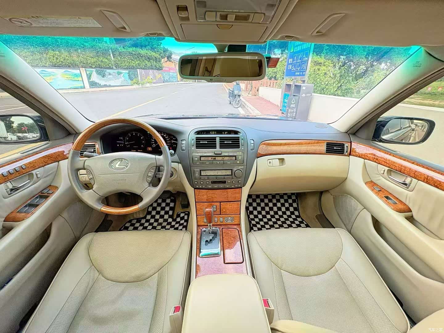 Lexus LS, 2004 10